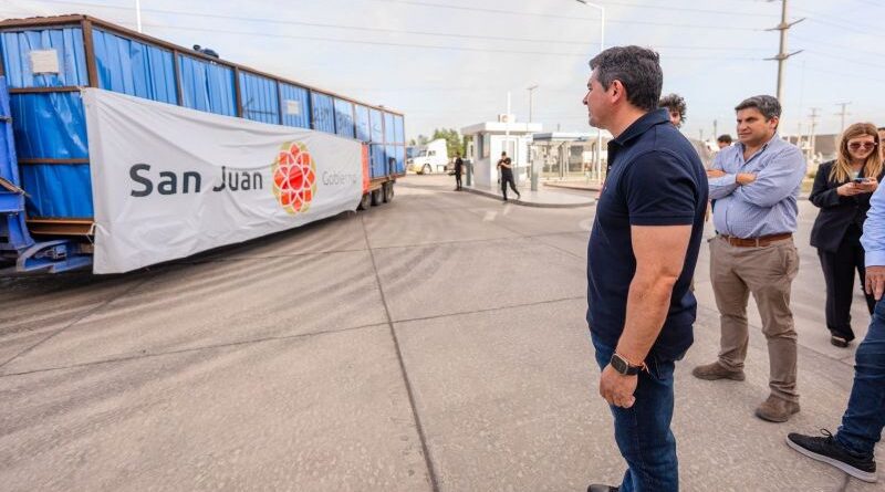 Llegó al EPSE San Juan la revolución solar que es la laminadora gigante pieza clave para la fabricación de paneles solares