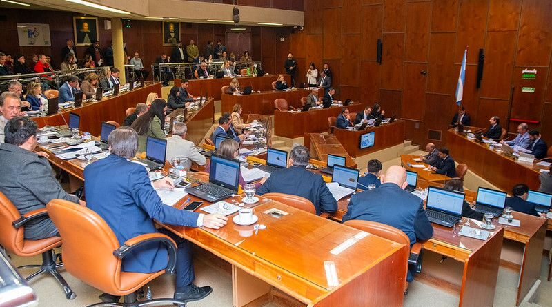 Aprobó convenios, programas sociales y proyectos de interés la