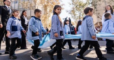 San Juan celebró los 216 años de la Revolución de Mayo de 1810 con un sentir Patrio en el desfile cívico-militar