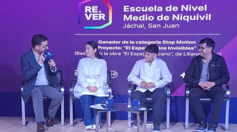 Estudiantes jachalleros participaron como oradores de la Feria del Libro, en una actividad impulsada por Fundación Banco San Juan