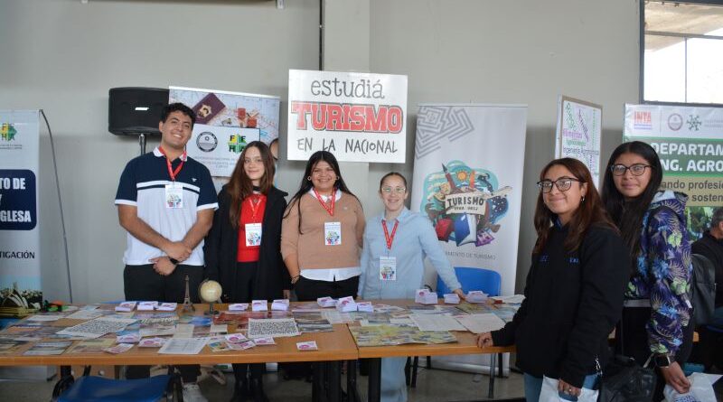 La Feria Educativa de la UNSJ refleja los sentires de agradecimiento de los estudiantes avanzados de la FFHA de la UNSJ