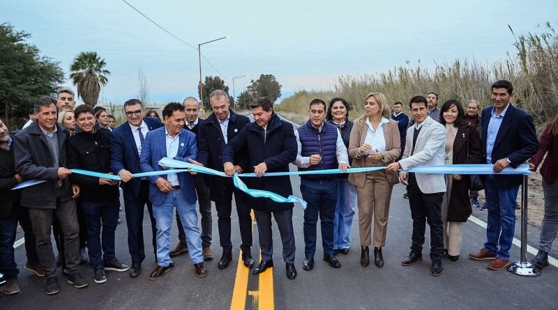 Anuncios de nuevos asfaltos e inauguración de la repavimentación en los Departamentos Angaco y San Martín de San Juan
