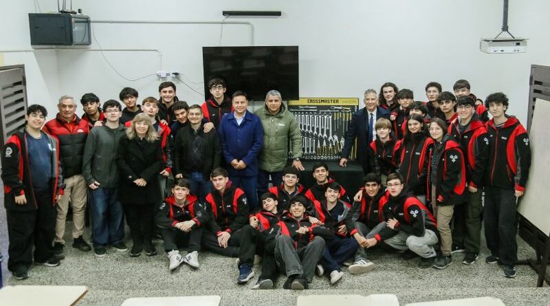 Se entregó herramientas donadas por el TN a la EIDFS de la UNSJ