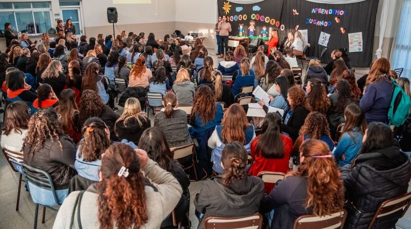 Refuerzan la formación docente de Educación Inicial con talleres zonales en San Juan