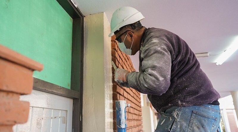 Avanzan el operativo de mantenimiento en establecimientos educativos de San Juan