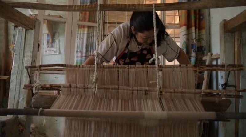 Elisa Mondaca con su obra «Jergón» recibido la  2° Mención en la 54° Exposición y Feria de Artesanías Tradicionales Argentinas en la Expo Rural 2026