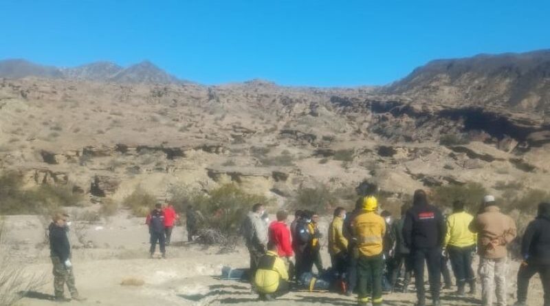 Continúa el operativo en Valle Fértil de San Juan con el rescate y traslado de las personas fallecidas en accidente aéreo