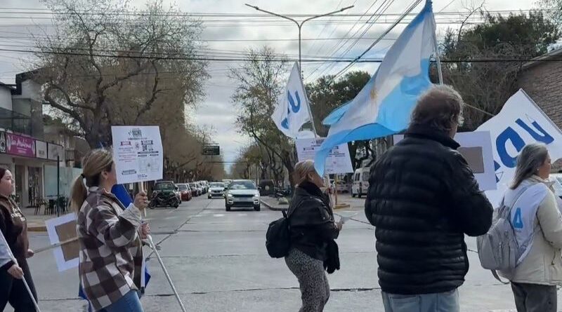 Sumate al «Semaforazo docente en San Juan» de UDA por el fuerte rechazo al acuerdo salarial