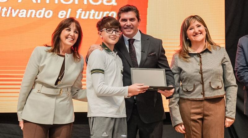 Más computadoras para estudiantes del secundario de las Escuelas Estatales, Departamento Capital de San Juan