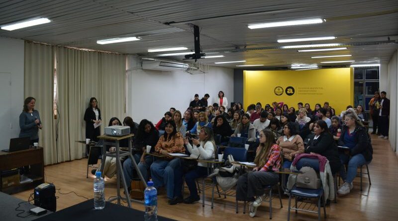 Jornada de Educación Ambiental «Construyendo Escuelas Sustentables» en la FAUD de la UNSJ