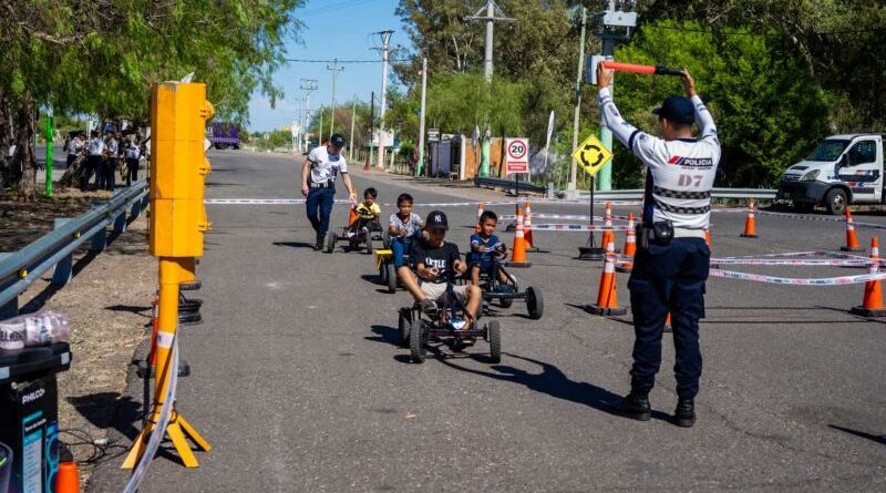 Jornada recreativa con Educación Vial de la Policía de San Juan para los chicos